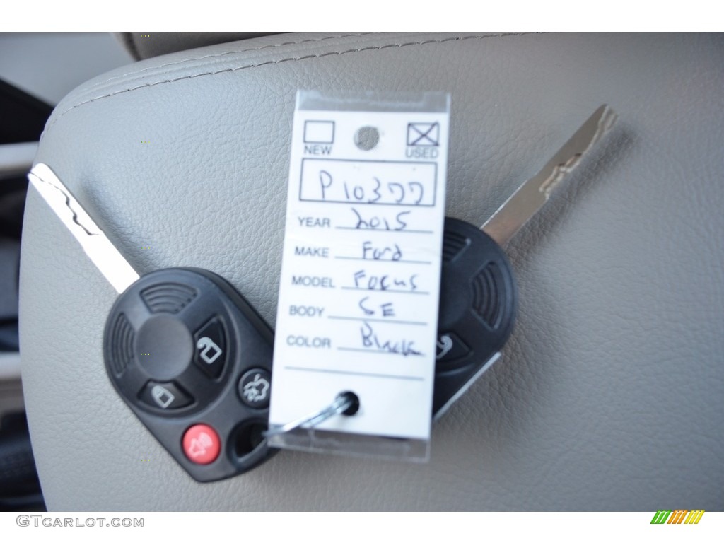 2015 Focus SE Sedan - Tuxedo Black Metallic / Medium Light Stone photo #24