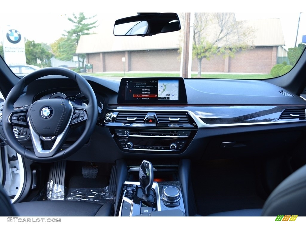 2018 BMW 5 Series 530e iPerfomance xDrive Sedan Dashboard Photos