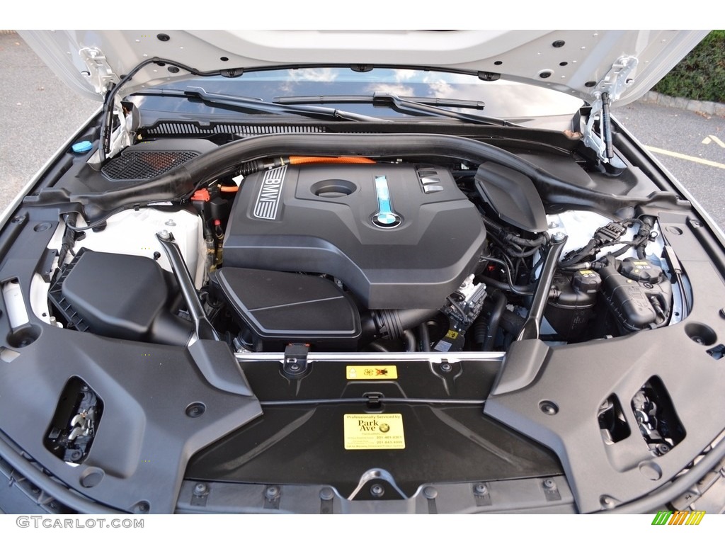 2018 BMW 5 Series 530e iPerfomance xDrive Sedan Engine Photos
