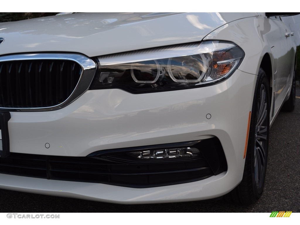 2018 5 Series 530e iPerfomance xDrive Sedan - Alpine White / Black photo #31