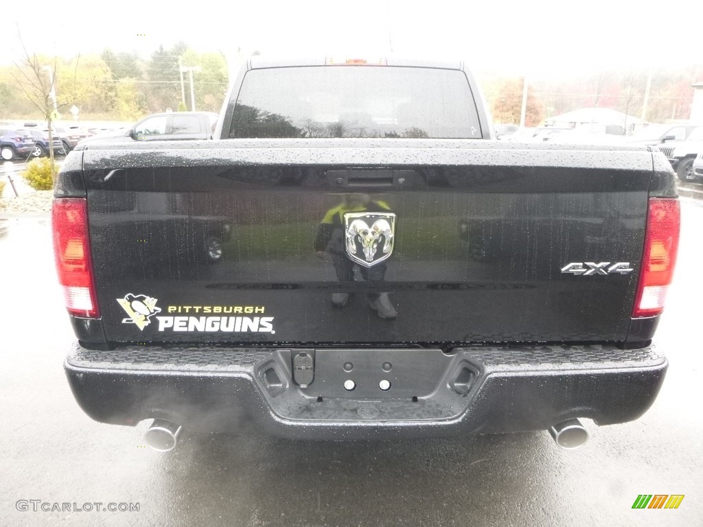 2018 1500 Express Crew Cab 4x4 - Brilliant Black Crystal Pearl / Black/Diesel Gray photo #4