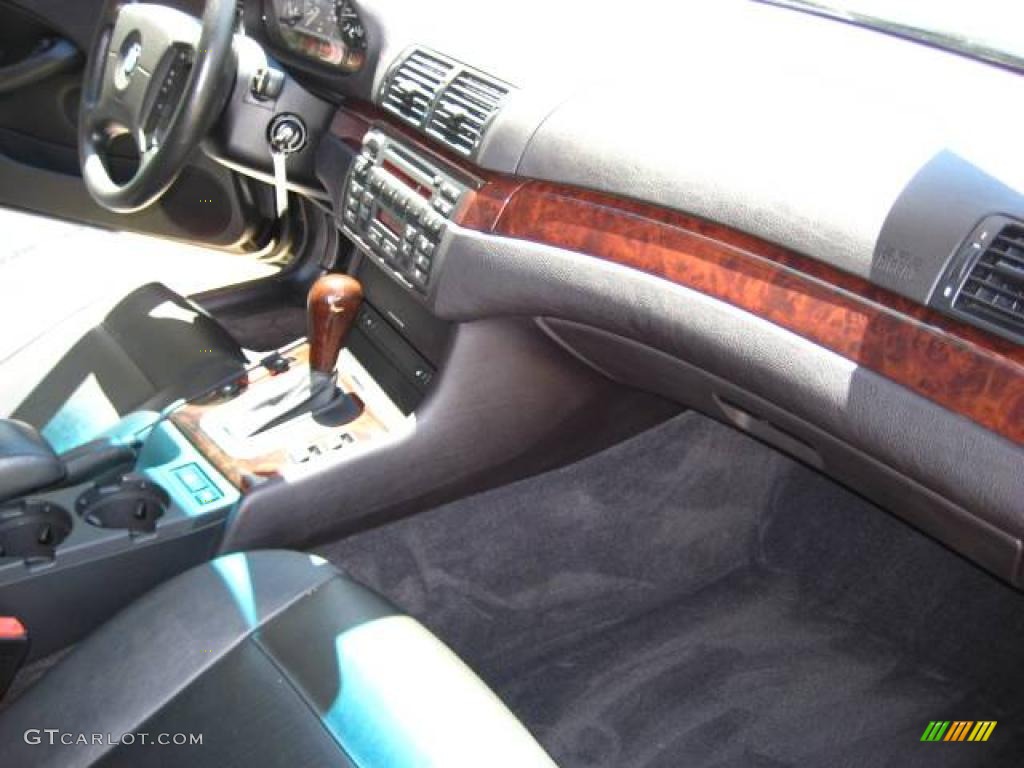 2004 3 Series 325i Sedan - Jet Black / Black photo #17