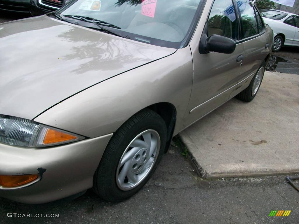 1996 Cavalier LS Sedan - Sandrift Metallic / Beige photo #3
