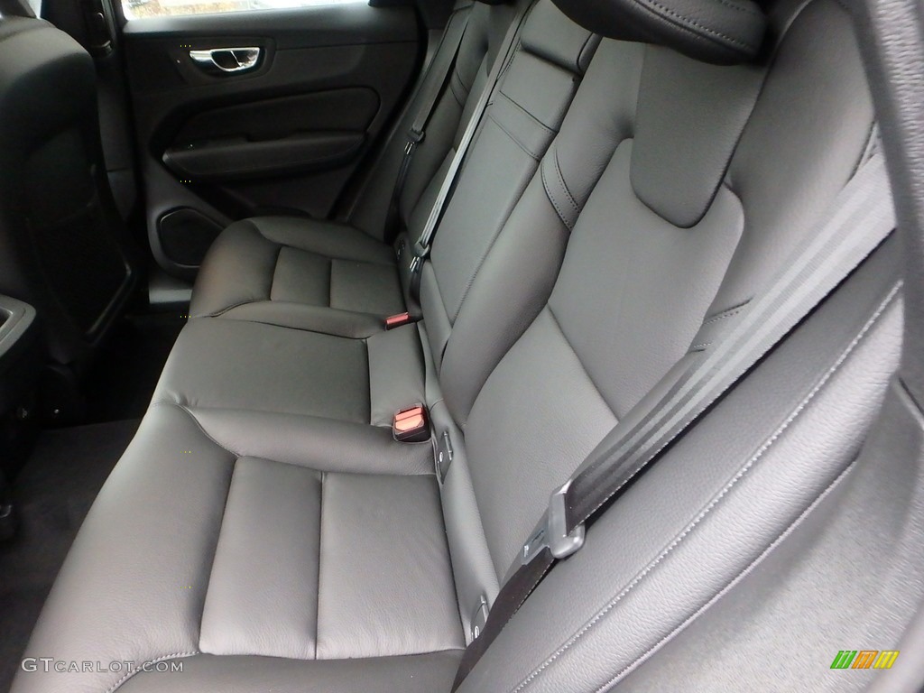 2018 Volvo XC60 T6 AWD Momentum Rear Seat Photo #123673952