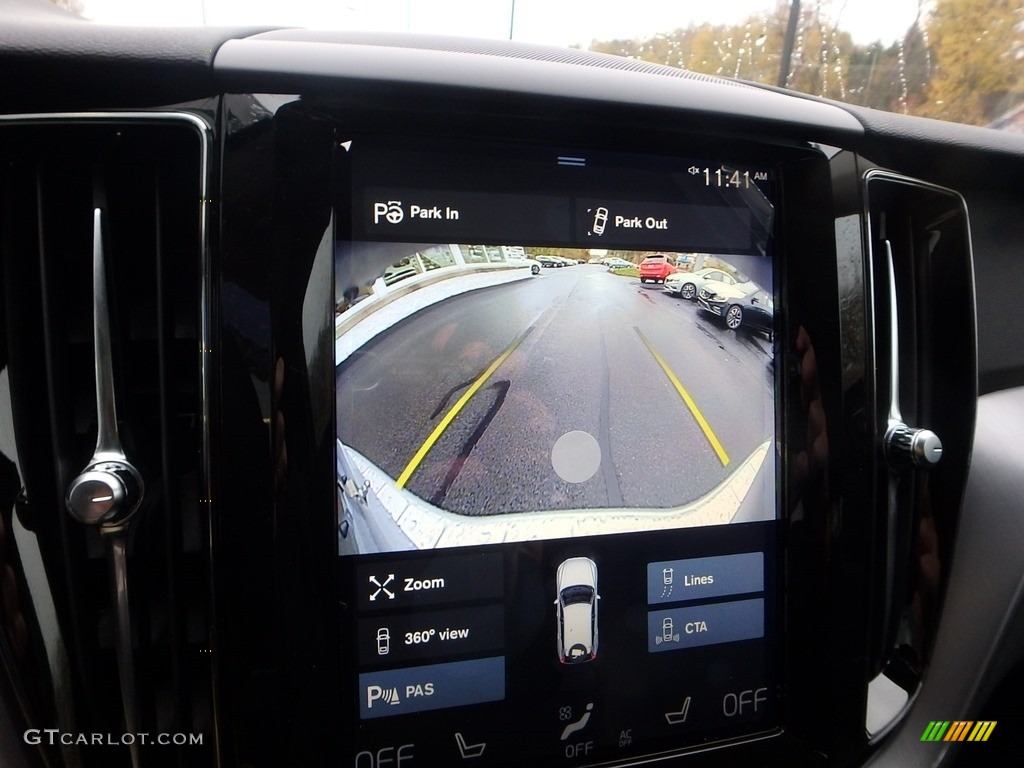 2018 Volvo XC60 T6 AWD Momentum Controls Photos