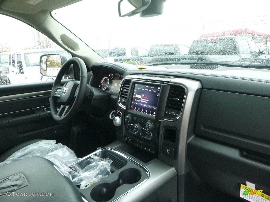 2018 1500 Night Crew Cab 4x4 - Bright White / Black photo #12