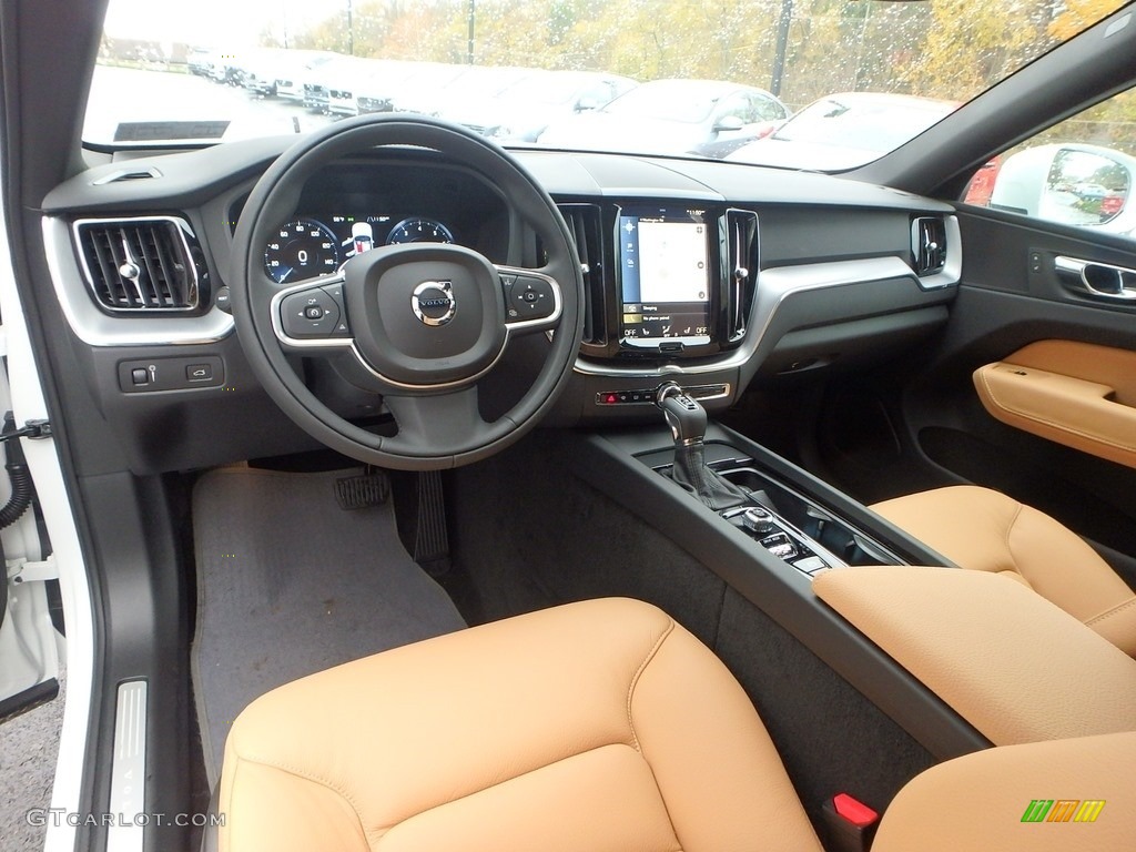 Amber Interior 2018 Volvo XC60 T6 AWD Momentum Photo #123675068