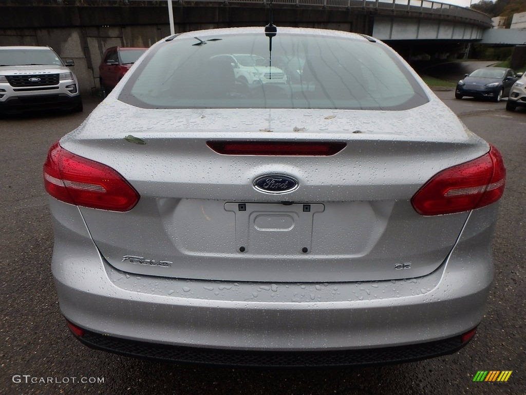 2018 Focus SE Sedan - Ingot Silver / Charcoal Black photo #3