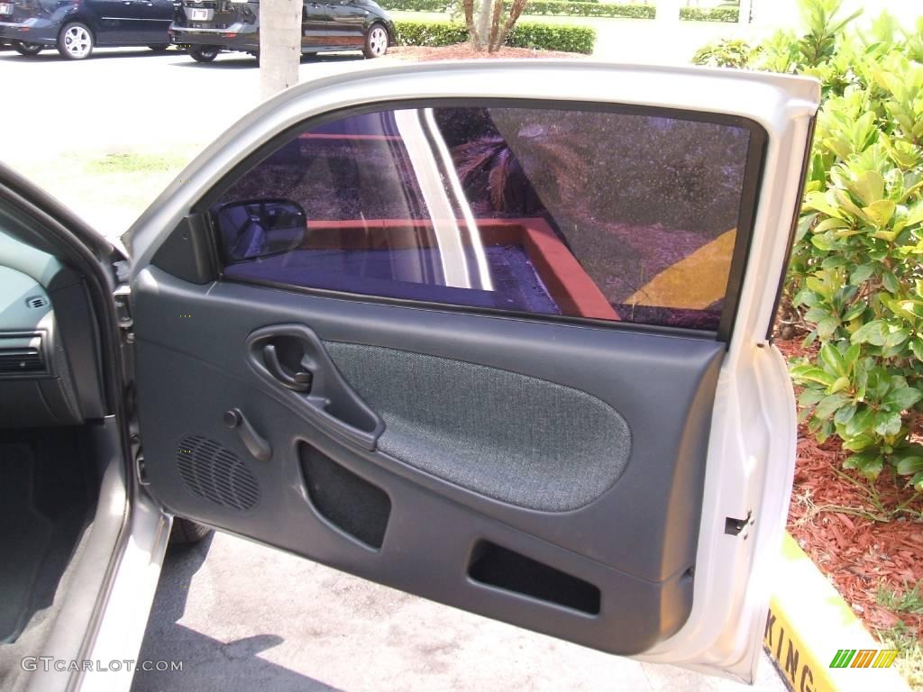 2004 Cavalier Coupe - Ultra Silver Metallic / Graphite photo #9