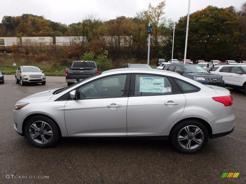 Ingot Silver 2018 Ford Focus SE Sedan Exterior Photo #123679898