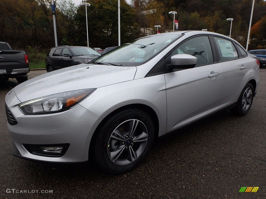 Ingot Silver 2018 Ford Focus SE Sedan Exterior Photo #123679925