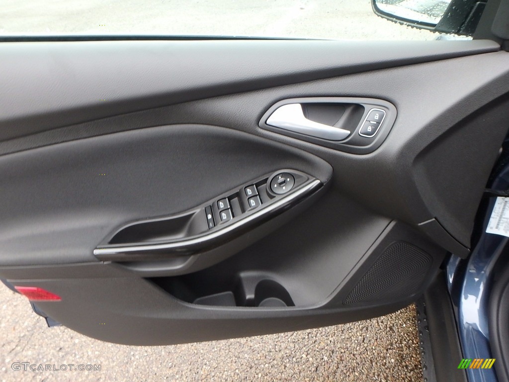 2018 Ford Focus Titanium Sedan Door Panel Photos