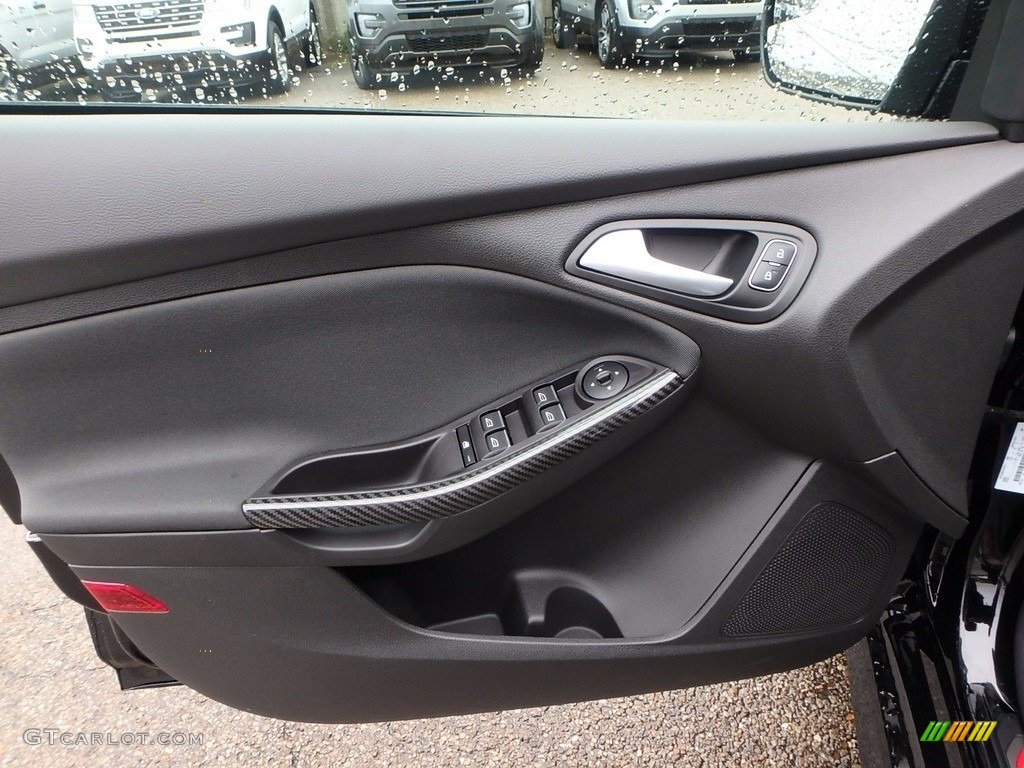 2018 Ford Focus ST Hatch Charcoal Black Recaro Leather Door Panel Photo #123681056