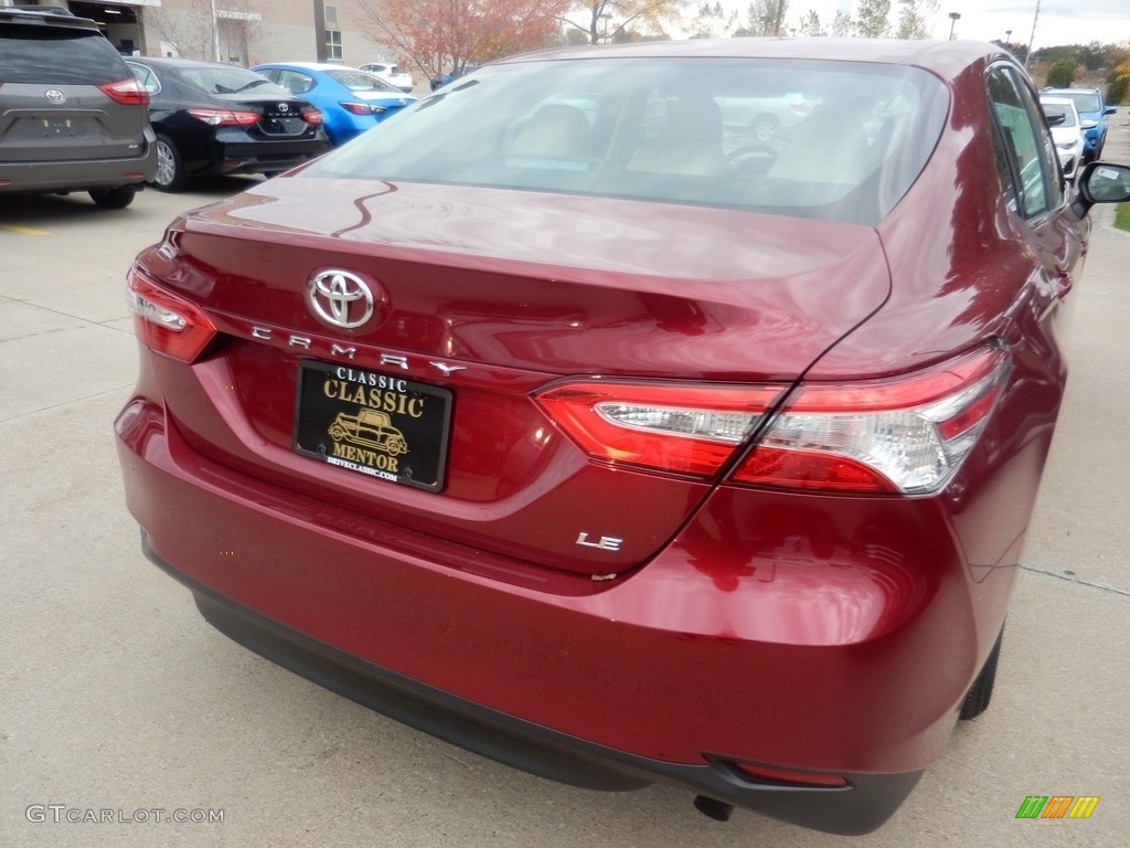 2018 Camry LE - Ruby Flare Pearl / Macadamia photo #2