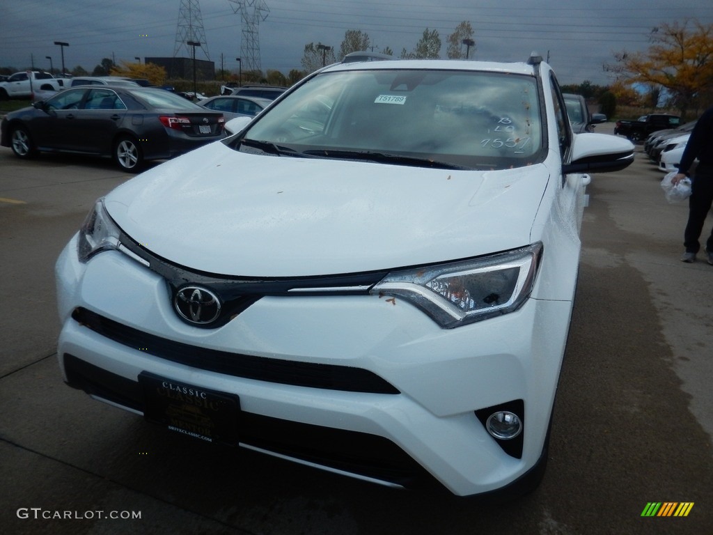 2018 RAV4 XLE AWD - Super White / Black photo #1