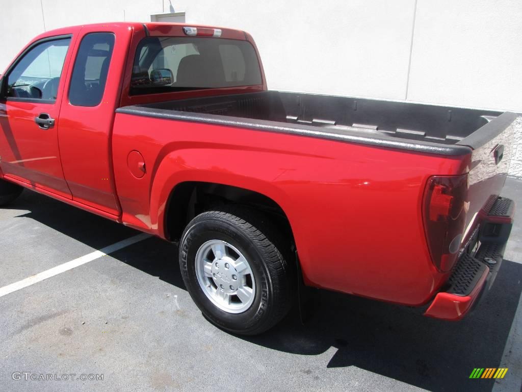 2007 Colorado LS Extended Cab - Victory Red / Medium Pewter photo #2