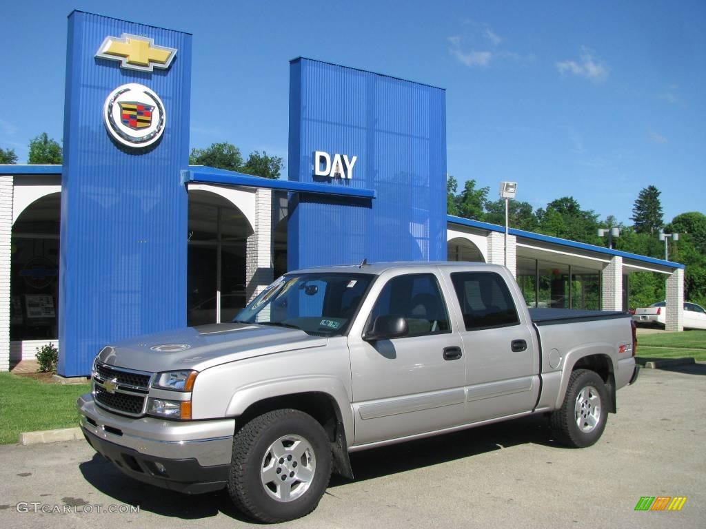 2007 Silverado 1500 Classic LT Crew Cab 4x4 - Silver Birch Metallic / Dark Charcoal photo #1