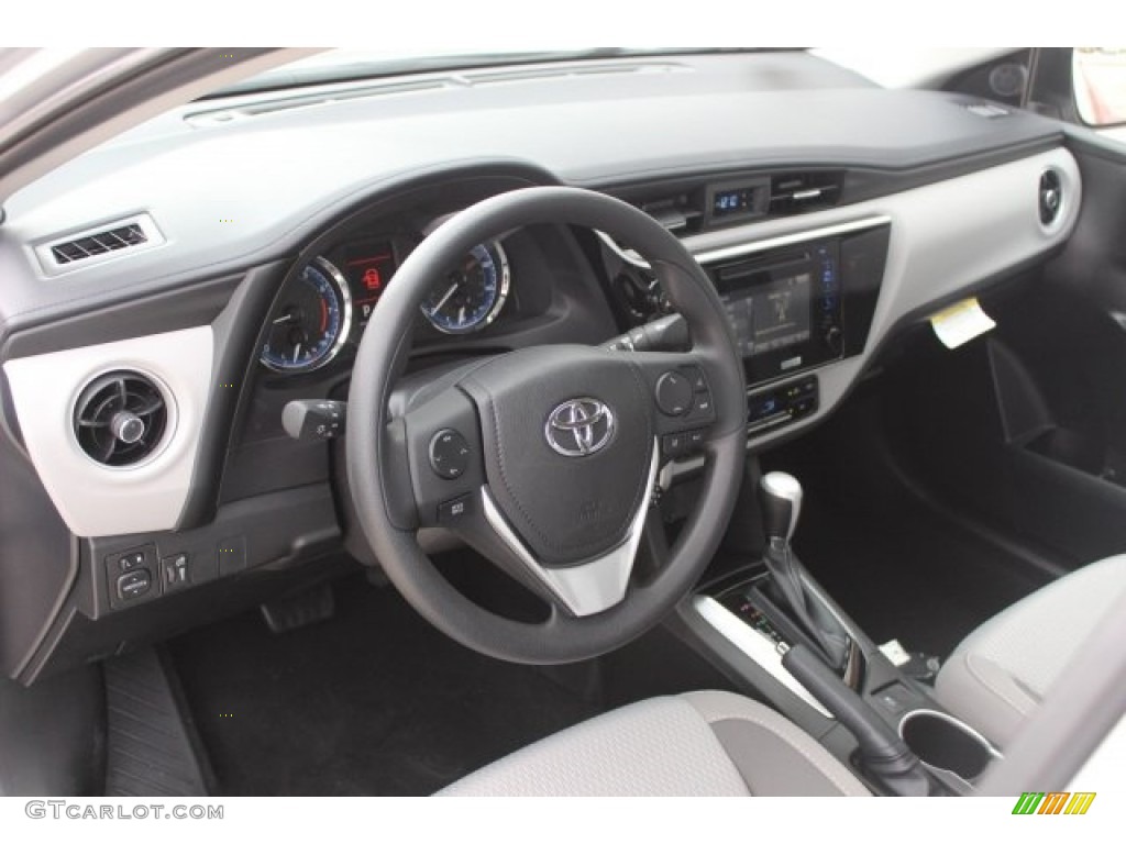 2018 Corolla LE - Classic Silver Metallic / Ash/Dark Gray photo #9