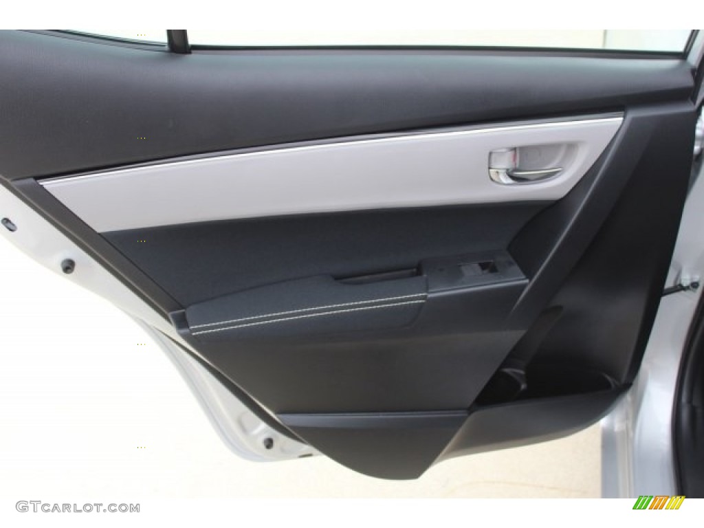 2018 Corolla LE - Classic Silver Metallic / Ash/Dark Gray photo #17