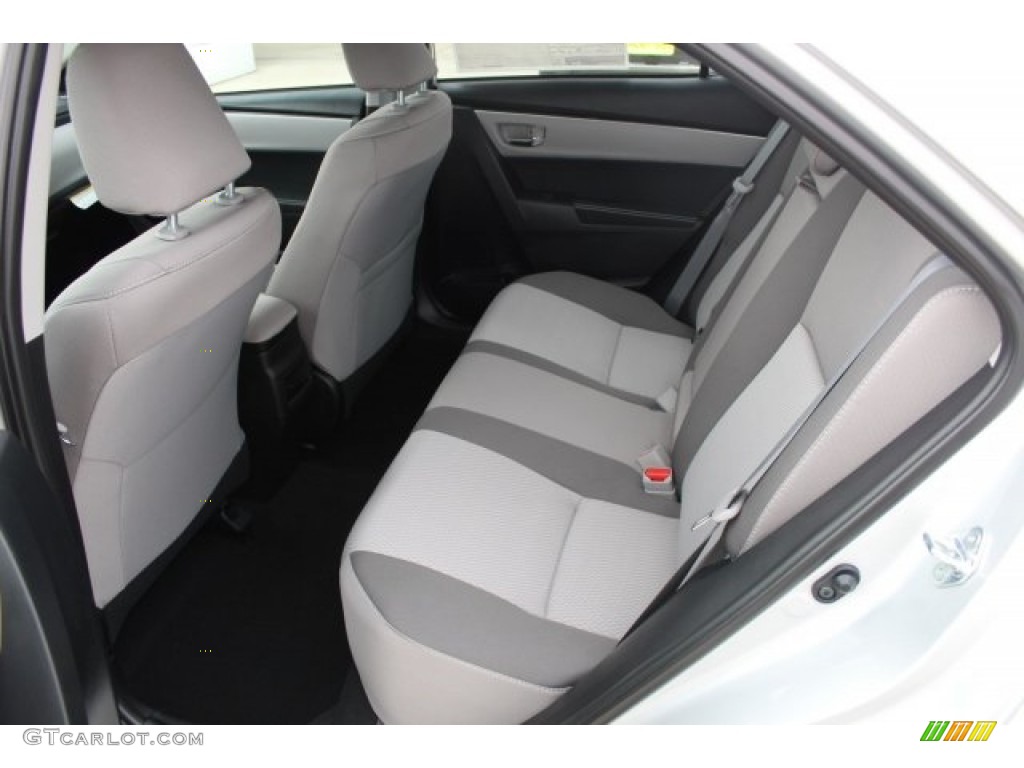 2018 Corolla LE - Classic Silver Metallic / Ash/Dark Gray photo #18