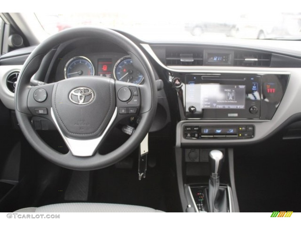 2018 Corolla LE - Classic Silver Metallic / Ash/Dark Gray photo #19