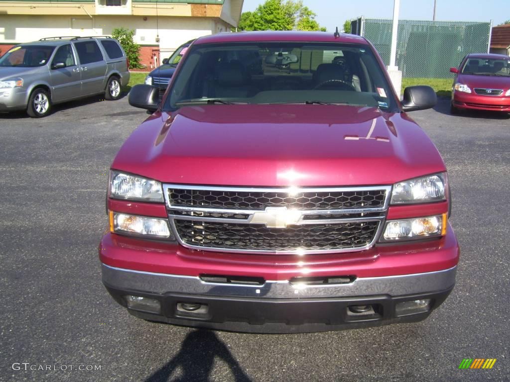 2006 Silverado 1500 LT Crew Cab 4x4 - Sport Red Metallic / Medium Gray photo #8