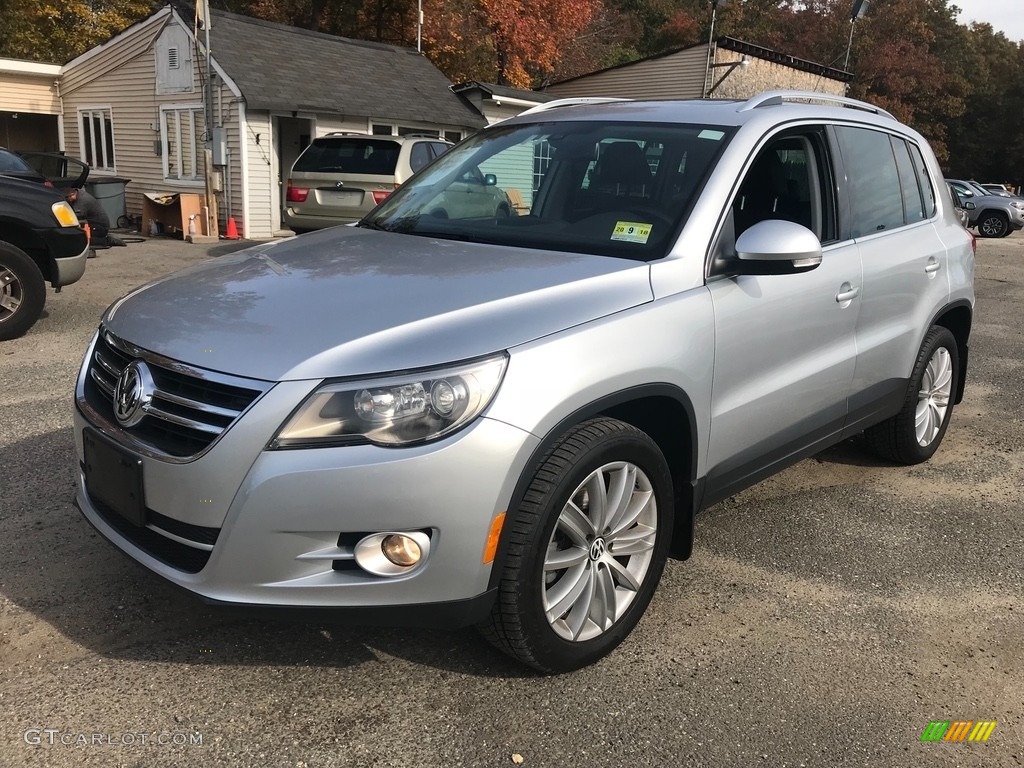 2011 Tiguan SEL 4Motion - Reflex Silver Metallic / Charcoal photo #2