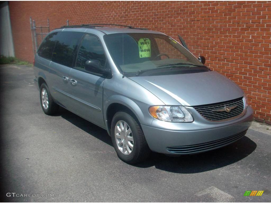 2003 Town & Country LX - Butane Blue Pearl / Taupe photo #8