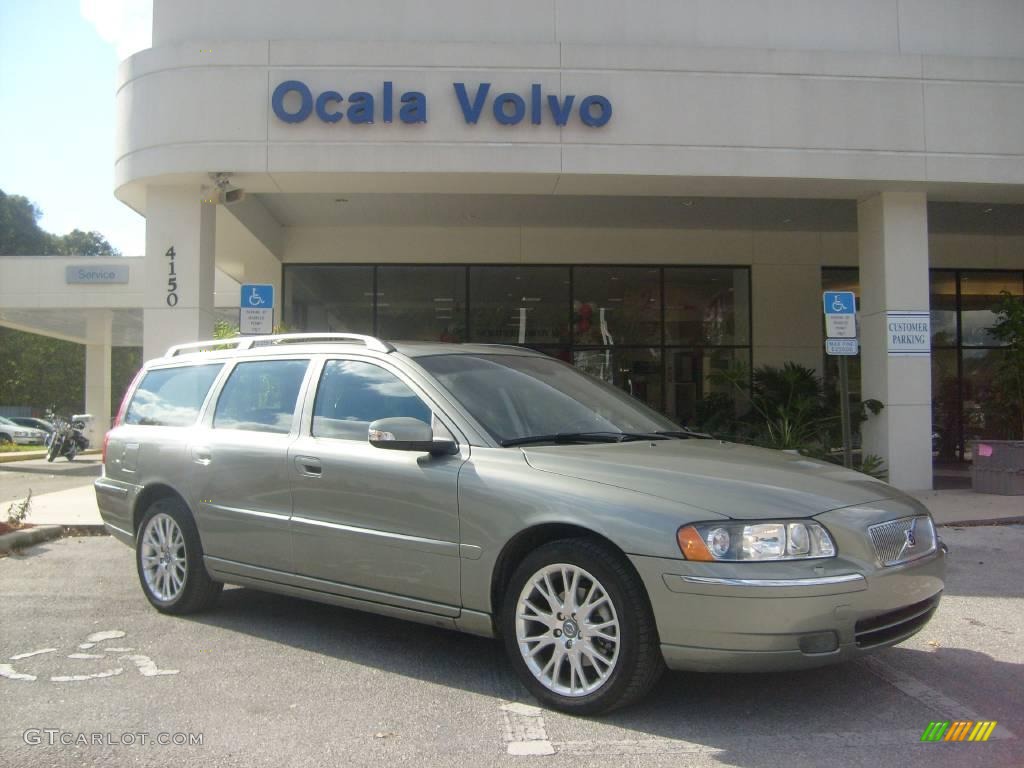2007 V70 2.5T - Willow Green Metallic / Graphite photo #1