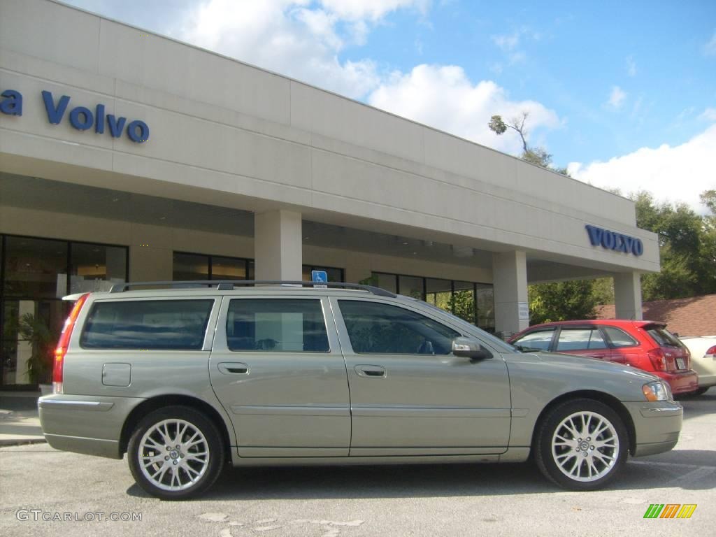 2007 V70 2.5T - Willow Green Metallic / Graphite photo #2