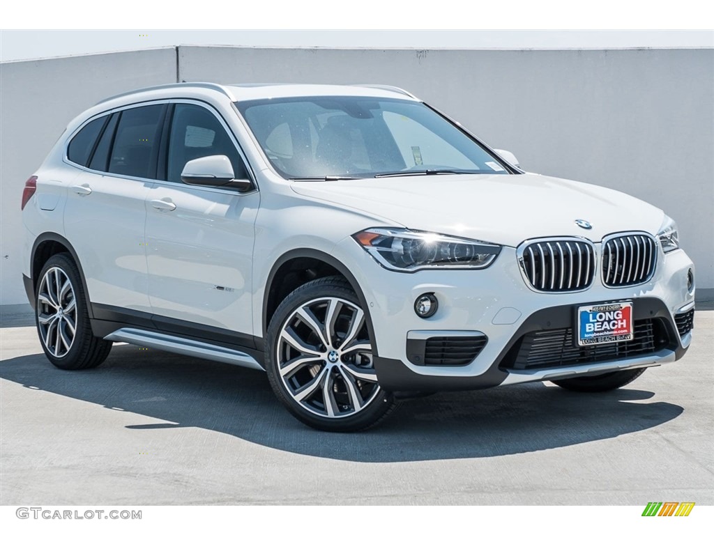 2017 X1 xDrive28i - Alpine White / Black photo #12