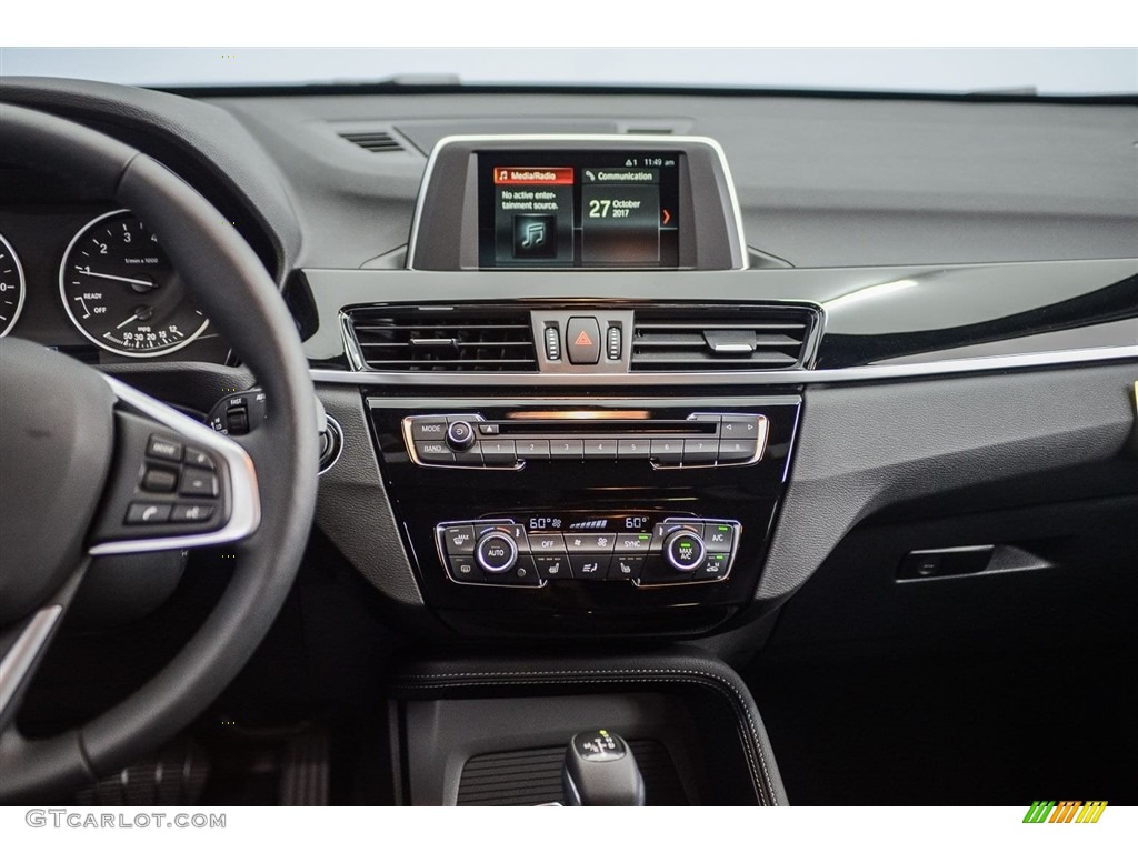 2018 BMW X1 sDrive28i Controls Photo #123707494