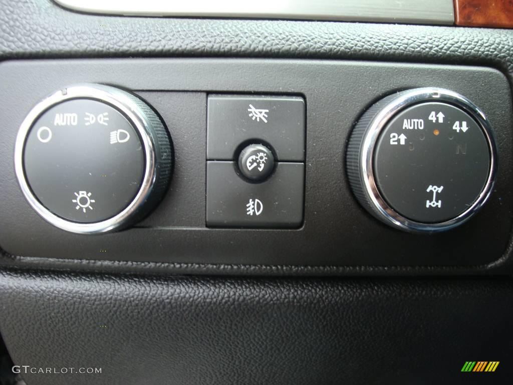 2007 Suburban 1500 LTZ 4x4 - Black / Ebony photo #59