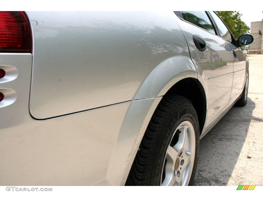2003 Stratus SE Sedan - Bright Silver Metallic / Dark Slate Gray photo #16