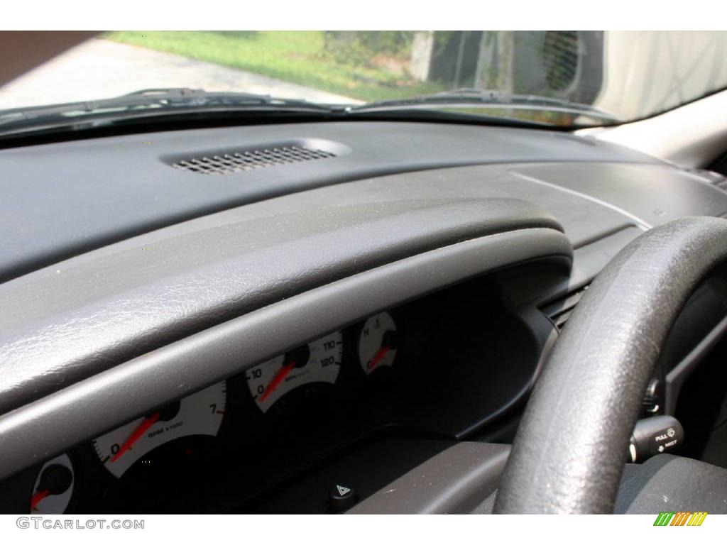 2003 Stratus SE Sedan - Bright Silver Metallic / Dark Slate Gray photo #41