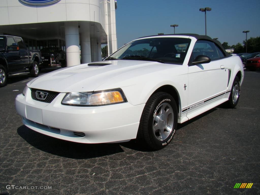 2000 Mustang V6 Convertible - Crystal White / Dark Charcoal photo #6