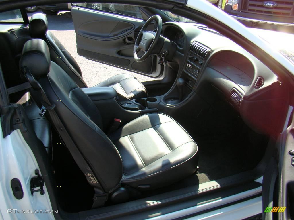 2000 Mustang V6 Convertible - Crystal White / Dark Charcoal photo #10