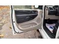 Stone White - Grand Caravan SE Photo No. 27