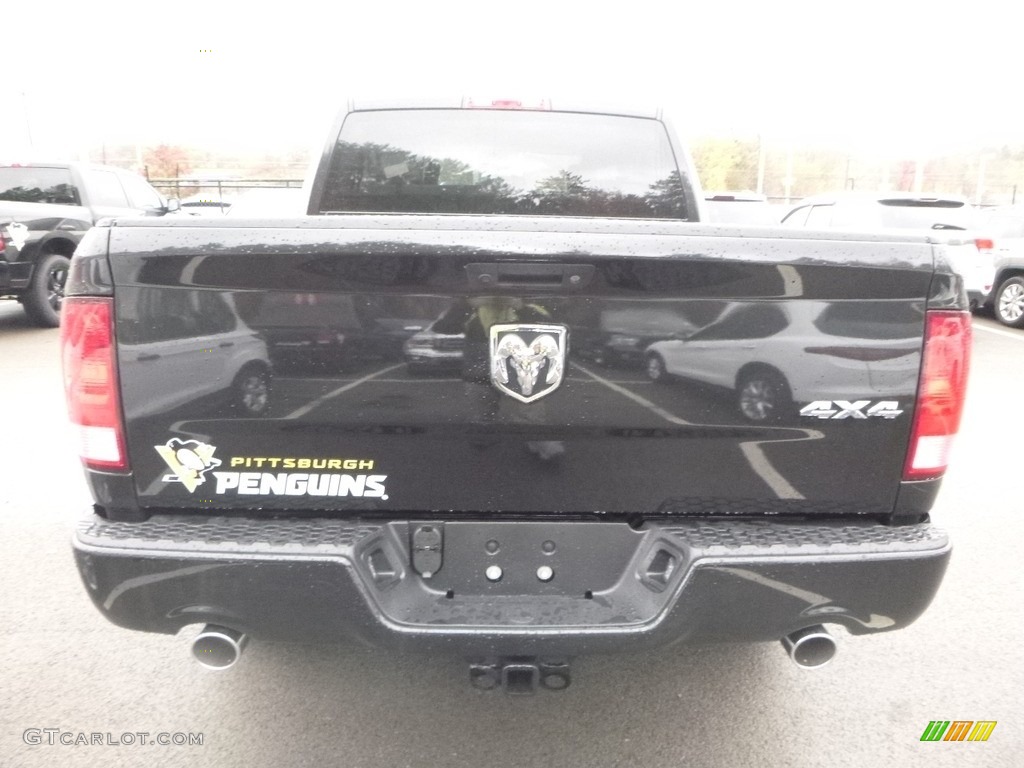 2018 1500 Express Crew Cab 4x4 - Brilliant Black Crystal Pearl / Black/Diesel Gray photo #4