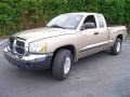 Light Almond Pearl Metallic 2005 Dodge Dakota SLT Club Cab 4x4