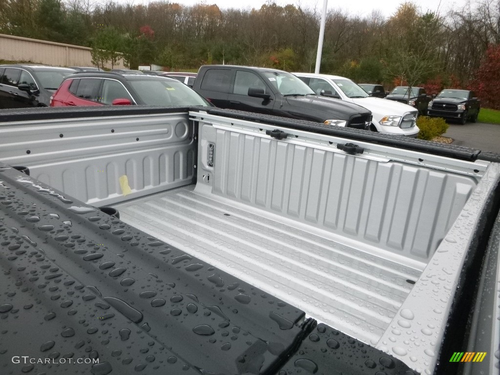 2018 1500 Night Crew Cab 4x4 - Bright Silver Metallic / Black photo #13
