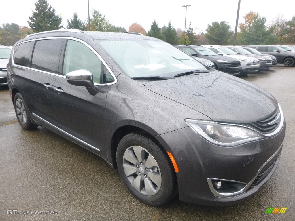 Granite Crystal Metallic 2018 Chrysler Pacifica Hybrid Limited Exterior Photo #123730841