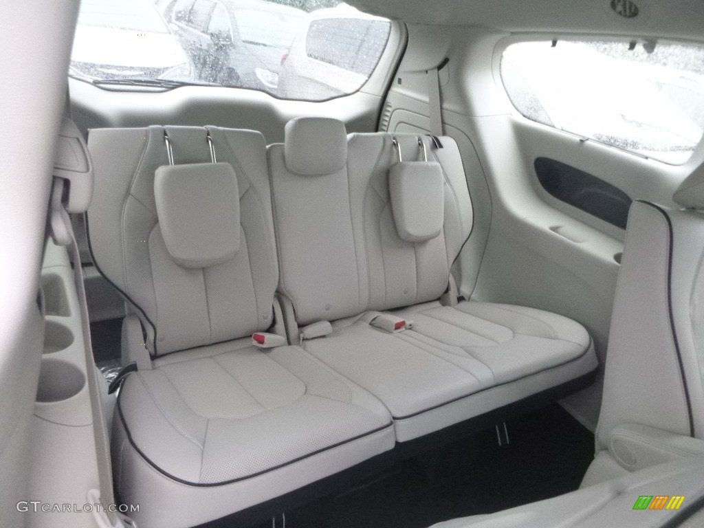 Black/Alloy Interior 2018 Chrysler Pacifica Hybrid Limited Photo #123730970