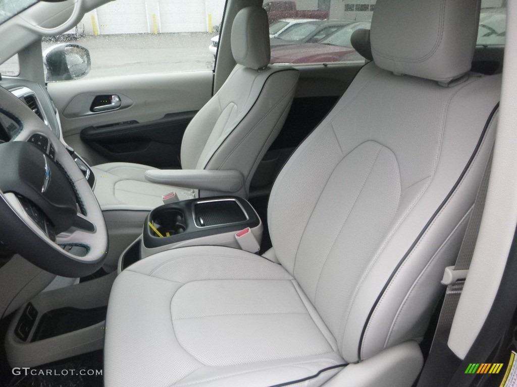 Black/Alloy Interior 2018 Chrysler Pacifica Hybrid Limited Photo #123731033