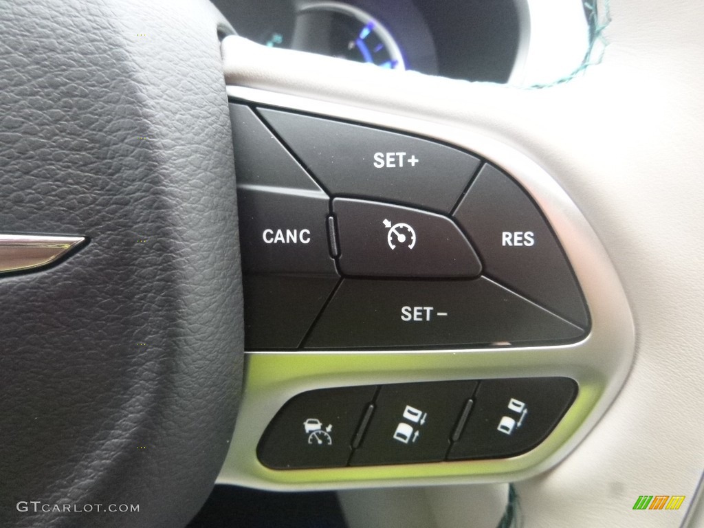 2018 Chrysler Pacifica Hybrid Limited Controls Photo #123731144