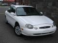 Vibrant White 1998 Ford Taurus SE