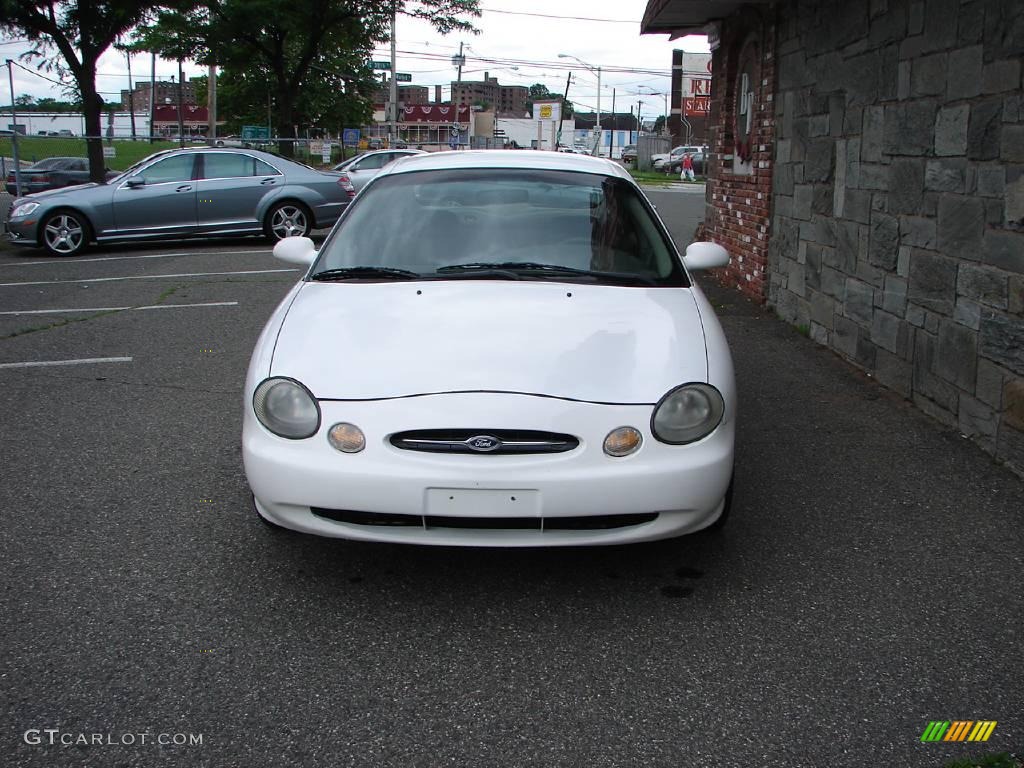 1998 Taurus SE - Vibrant White / Medium Prairie Tan photo #5