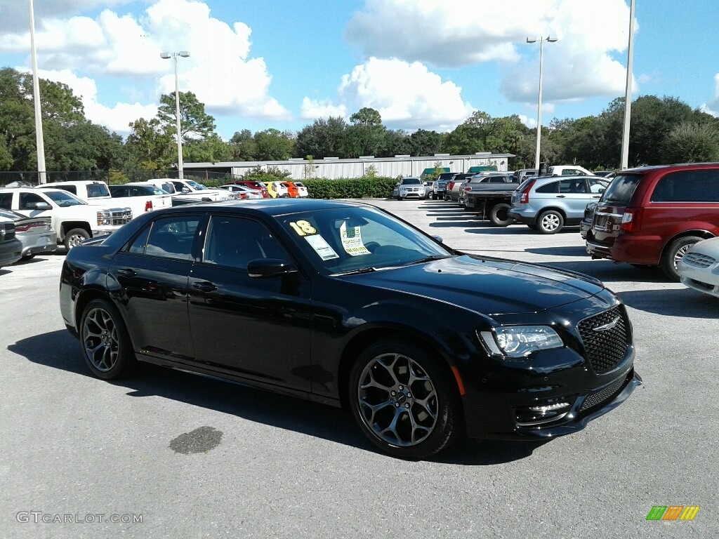 2018 300 S - Gloss Black / Black photo #7