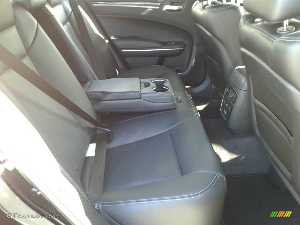 2018 300 S - Gloss Black / Black photo #11