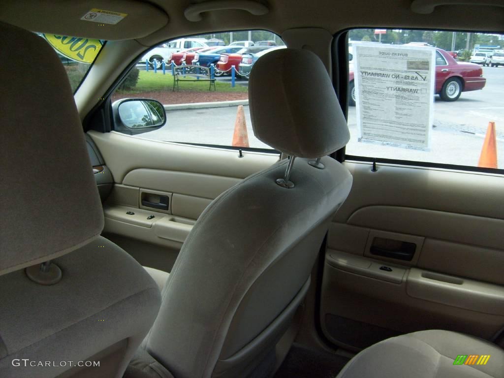 2003 Crown Victoria Sedan - Vibrant White / Medium Parchment photo #19